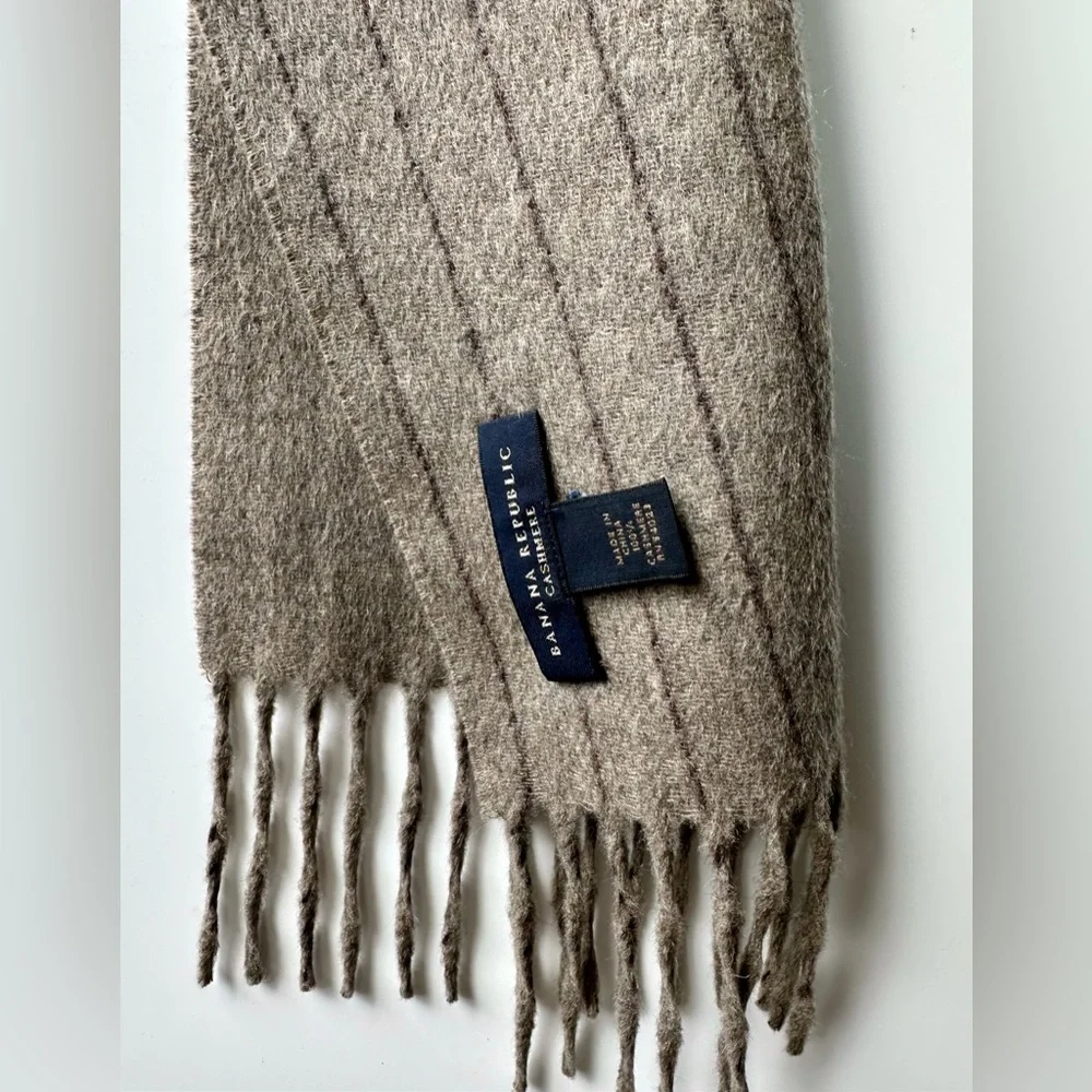 EUC 100% Cashmere Banana Republic Taupe Scarf